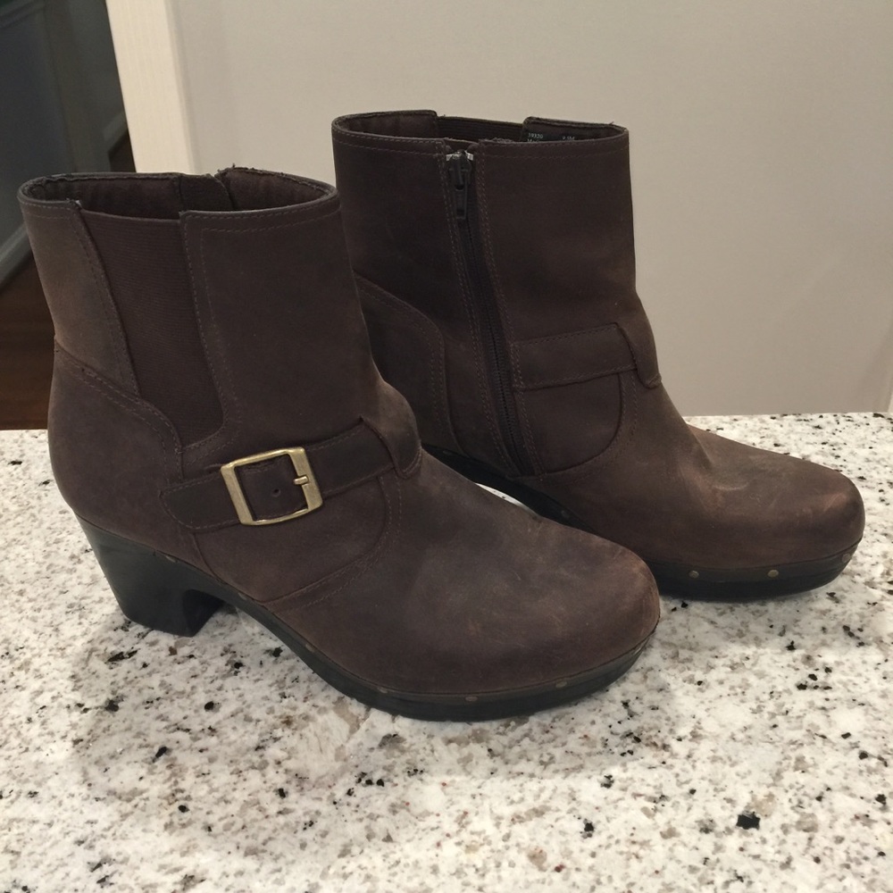 Clarks Gloss Saber Leather Brown Low Bootie